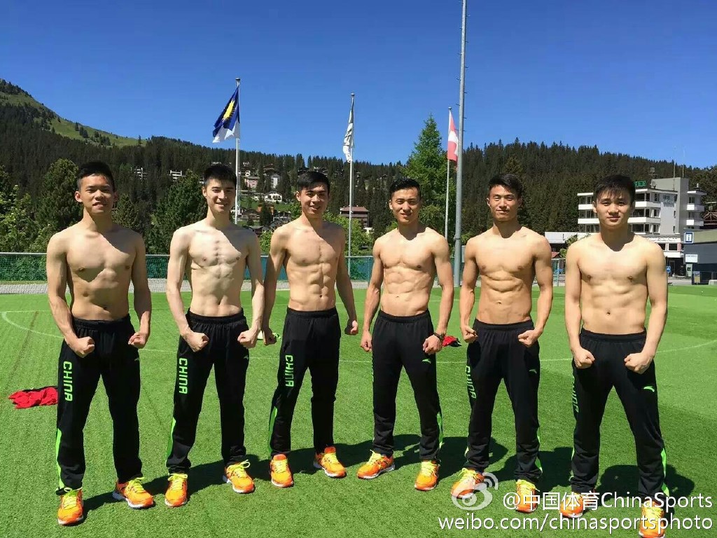 浑身都是马甲线!董栋携蹦床男队半裸出镜