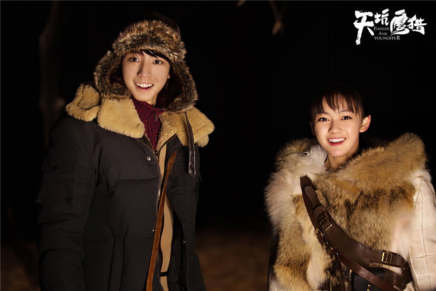 天坑鹰猎首曝花絮照王俊凯酷拽上演鹰屯变形计