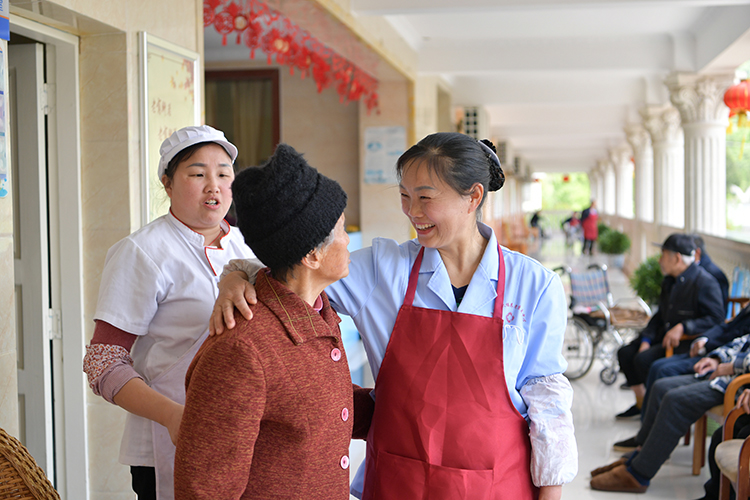 Chinese Dream & Labor Beauty | Pu Yu: Conscientious Nurse of Elderly Care Warms People's Hearts with Sincerity_fororder_2