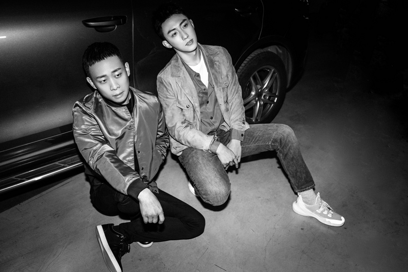 张译黄景瑜黑白大片 配合默契质感十足