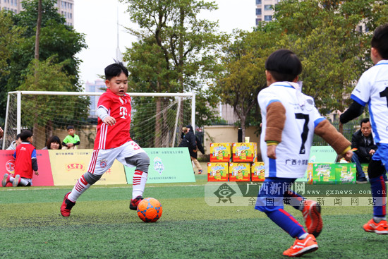 【焦点图】用行动普及幼儿足球 南宁市举办小球星幼儿足球赛（首页图片在文末）