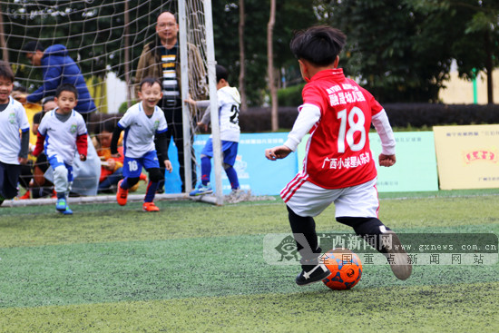 【焦点图】用行动普及幼儿足球 南宁市举办小球星幼儿足球赛（首页图片在文末）