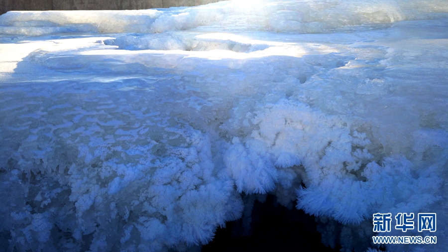 祁連山下藍色冰河如夢似幻 恍若“冰河世紀”
