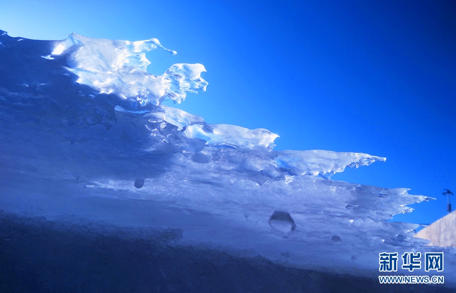 祁連山下藍色冰河如夢似幻 恍若“冰河世紀”