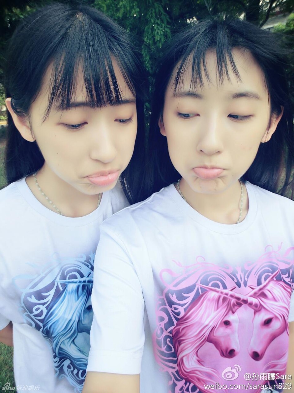 复旦双胞胎姐妹晒学位服照 复旦双胞胎姐妹花海量私照