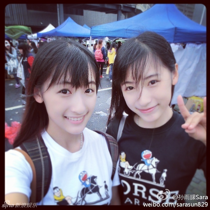 复旦双胞胎姐妹晒学位服照 复旦双胞胎姐妹花海量私照