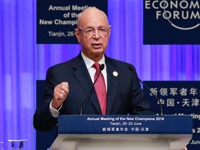 世界經濟論壇創始人兼執行主席克勞斯·施瓦布致辭