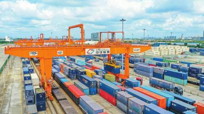 越来越忙的国际班列让这里变得好热闹