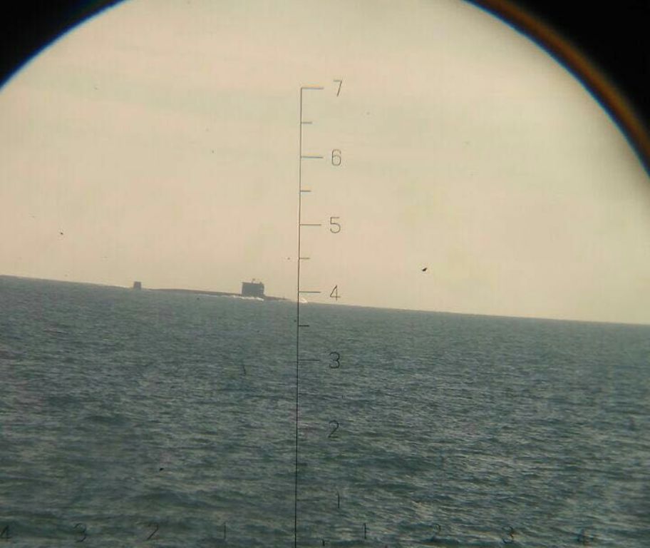 印尼军舰拍摄中国潜艇过马六甲