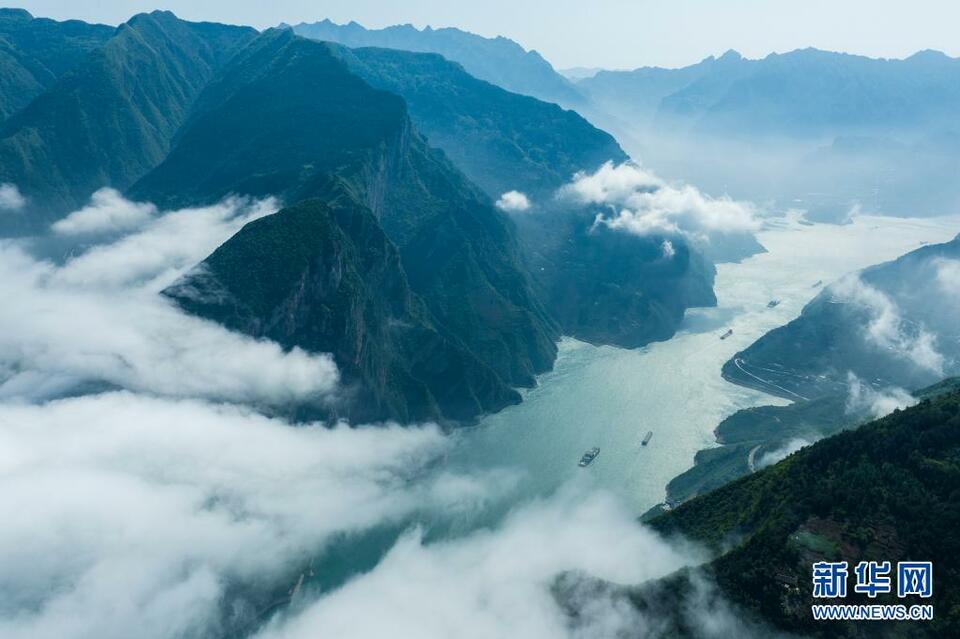 湖北秭归：云雾缭绕西陵峡