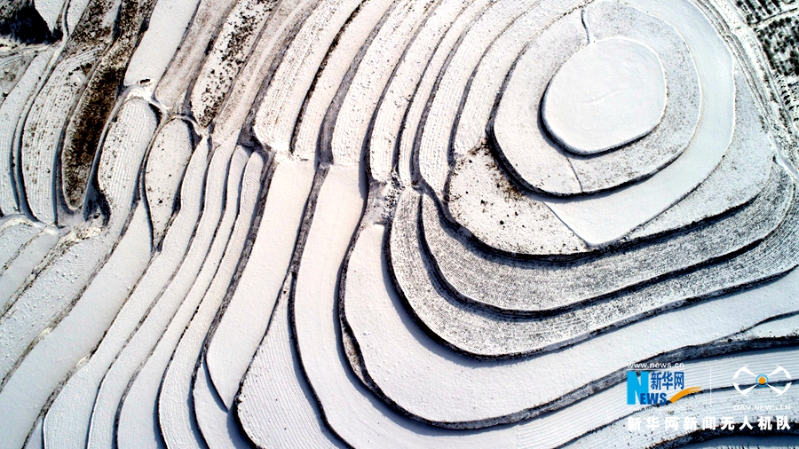 航拍黃土高原雪色“掌紋” 蜿蜒如浪美如畫