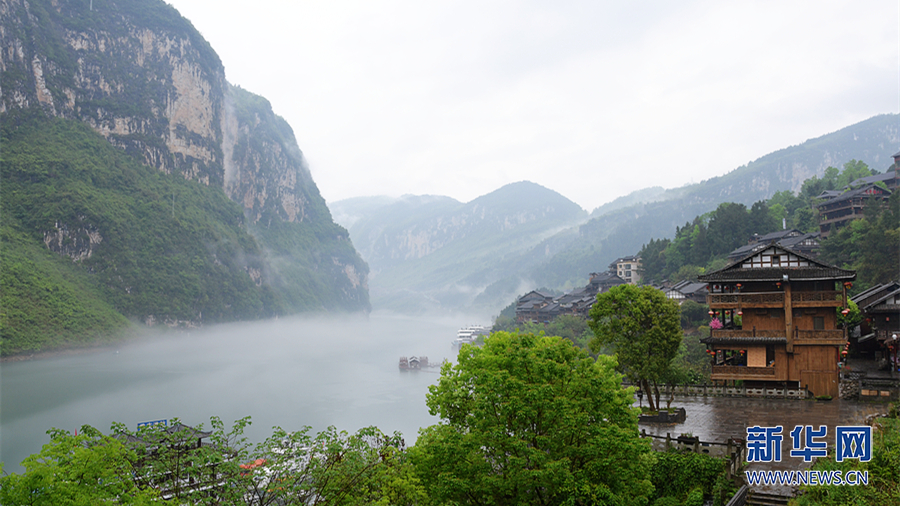 重庆乌江烟雨朦胧水墨龚滩如画