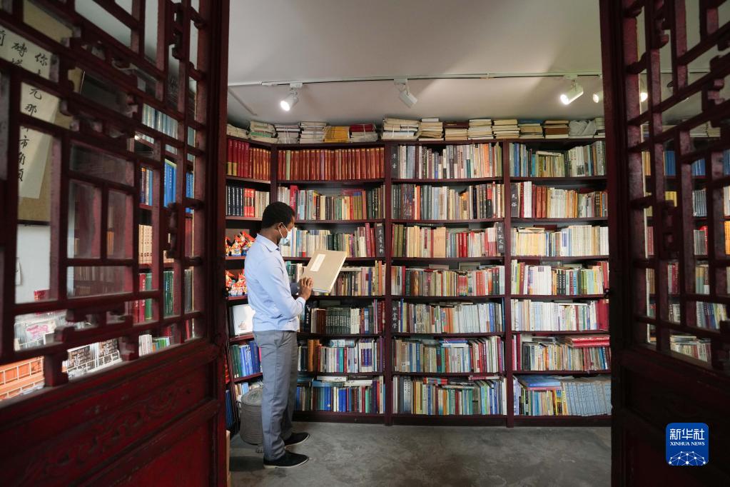 “京味兒”書店來了外國志願者