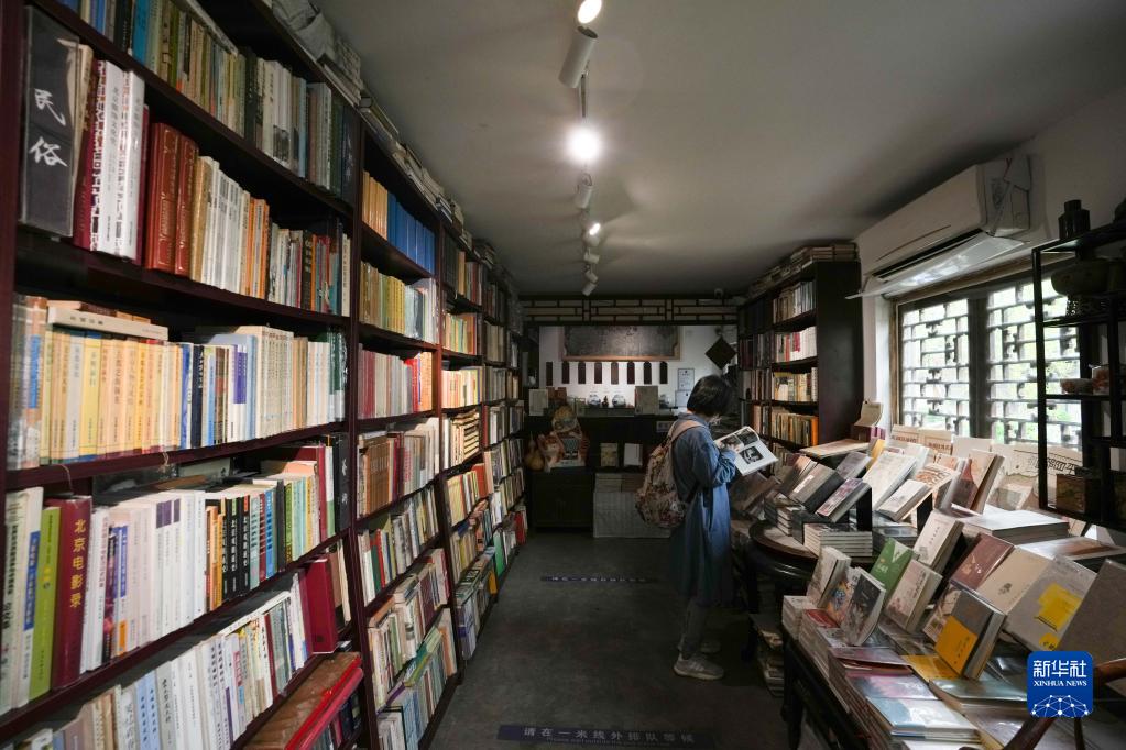 “京味兒”書店來了外國志願者