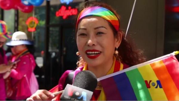 外媒关注中国家长赴美参加同性恋游行:我儿子不孤独