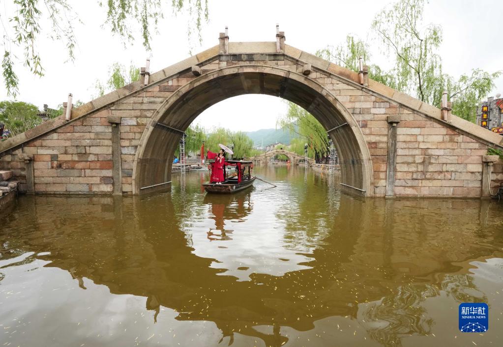 石家庄鹿泉：龙泉古镇雨后景色怡人