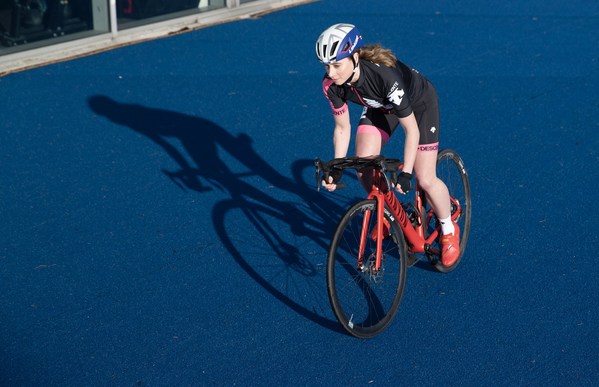 炼就精准 破风前行 迪桑特推出"破风骑跑系列"