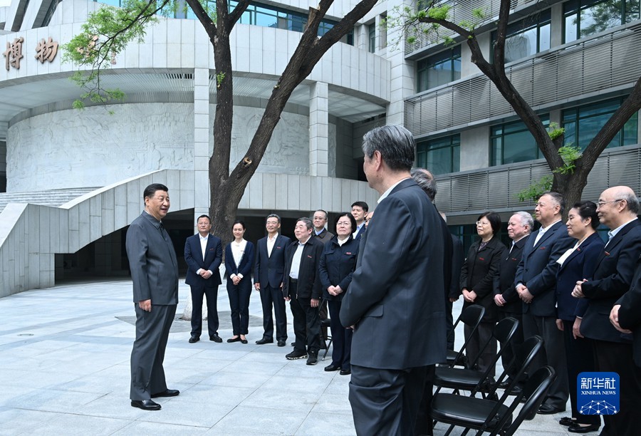 独家视频丨习近平在中国人民大学考察时强调 坚持党的领导传承红色基因扎根中国大地 走出一条建设中国特色世界一流大学新路_fororder_4