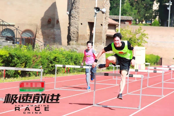 为真人秀拼了！刘翔重返赛场再次跨栏