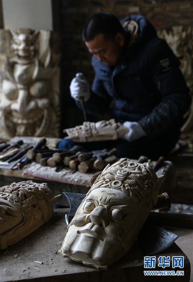 贵州安顺：精雕细琢的地戏面具