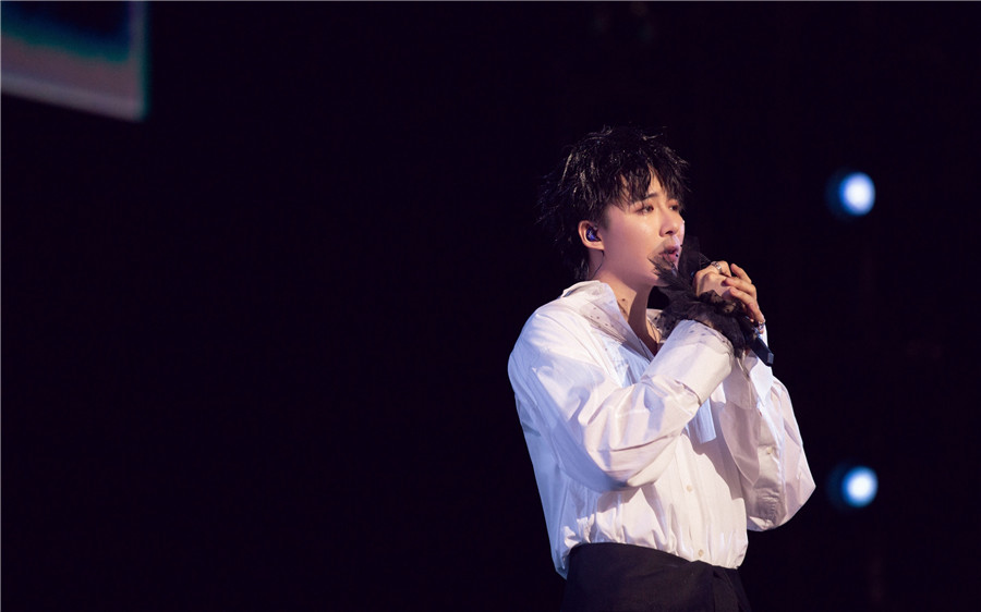 摩登兄弟北京演唱会挑战唱跳全场大合唱感动泪目