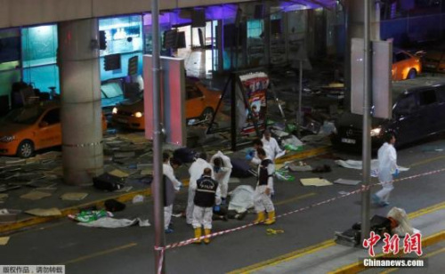 土耳其伊斯坦布尔机场发生爆炸 致32人死88人伤