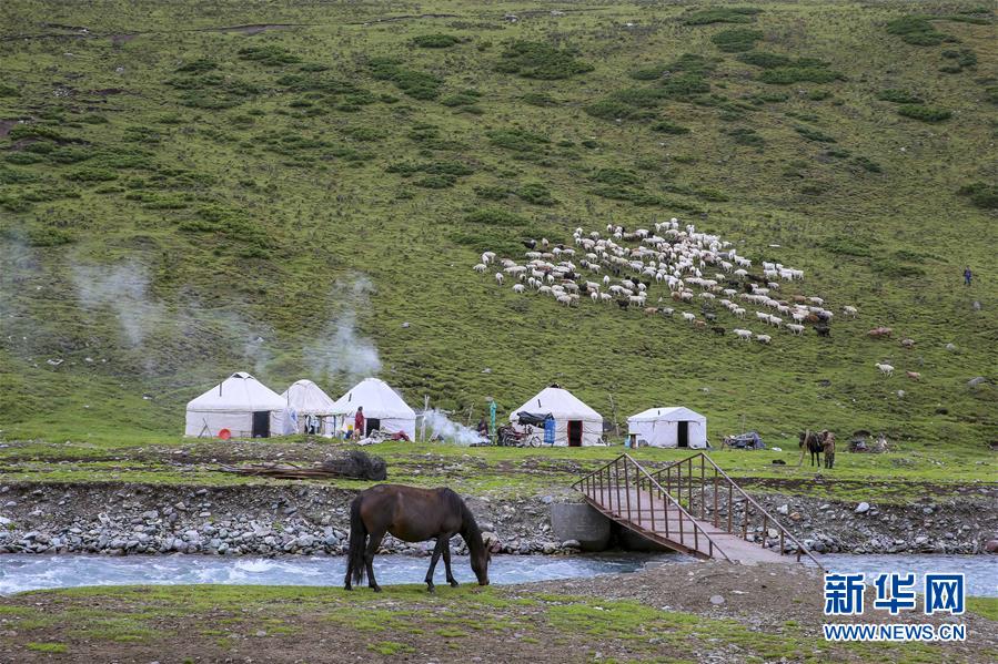 新疆：烟雨独库