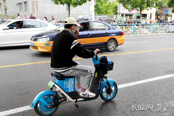 長城調查丨共享電單車的頭盔困境,如何破解?