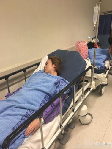 演员马丽生日凌晨被送医抢救 面色憔悴睡过道病床