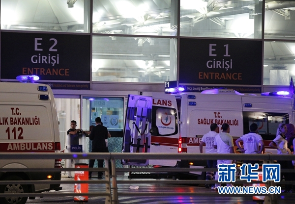 土耳其伊斯坦布尔国际机场发生爆炸至少３６人死亡