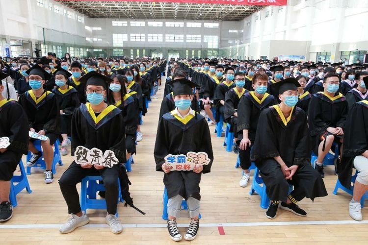 西安工業大學2020屆學生畢業典禮暨學位授予儀式圓滿舉行