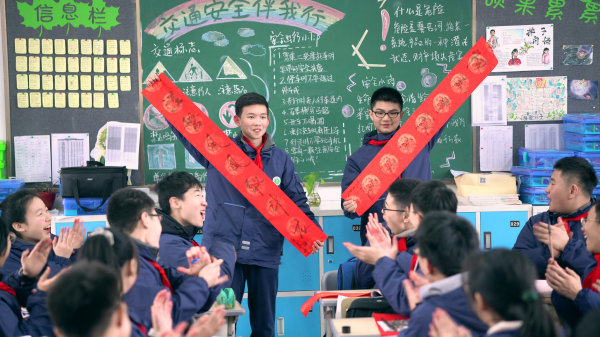 一个中学语文老师的抖音课堂：把诗词搬到生活里