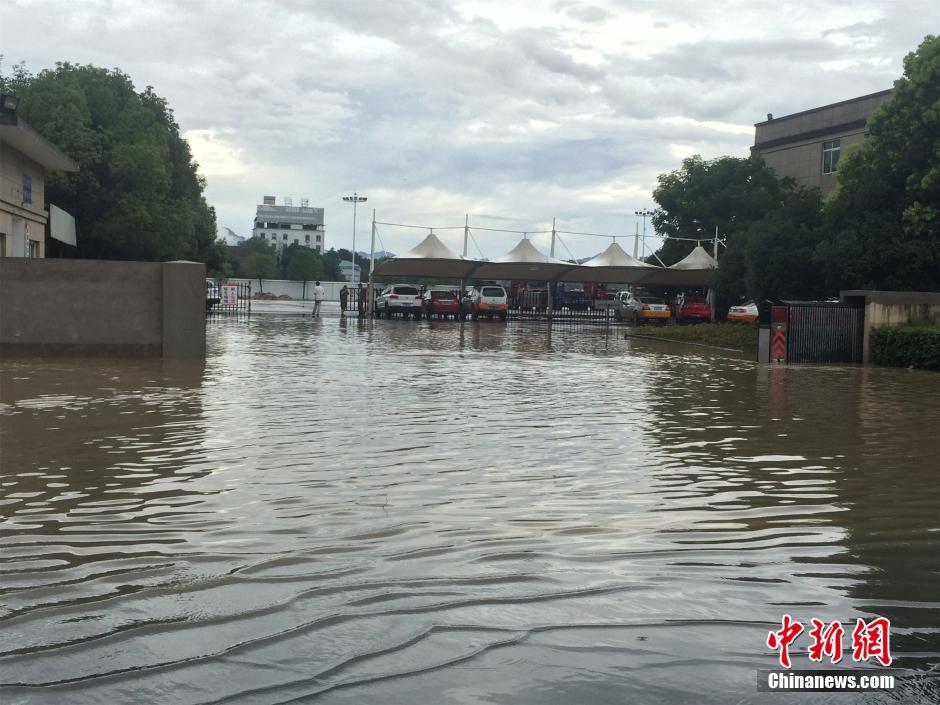 浙江金华遭暴雨袭击城市道路被淹组图