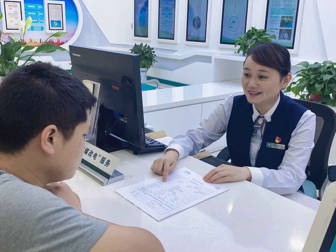 【劳模精神 薪火相传】国网西安供电公司朱艳：以服务致匠心赓续劳模精神_fororder_c