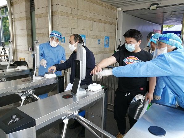 节日在岗 铸起群众“健康堡垒”上海市同济医院全力满足市民就医配药需求