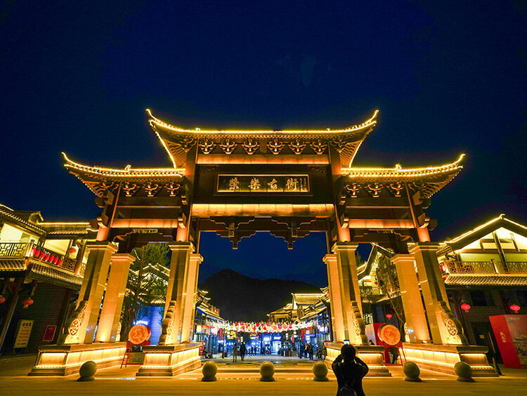 广元朝天区五一荣乐古街开街点燃最美汉唐风