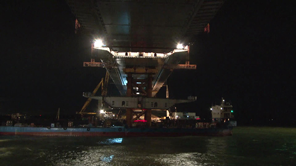港珠澳大桥主体桥梁成功合龙：可抵御16级台风
