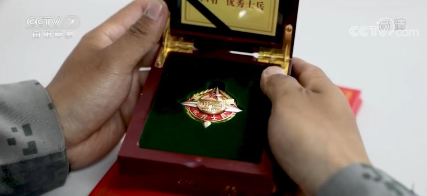 奋斗者·正青春 | 青春是在两个赛道上同时奔跑 跑出最好成绩