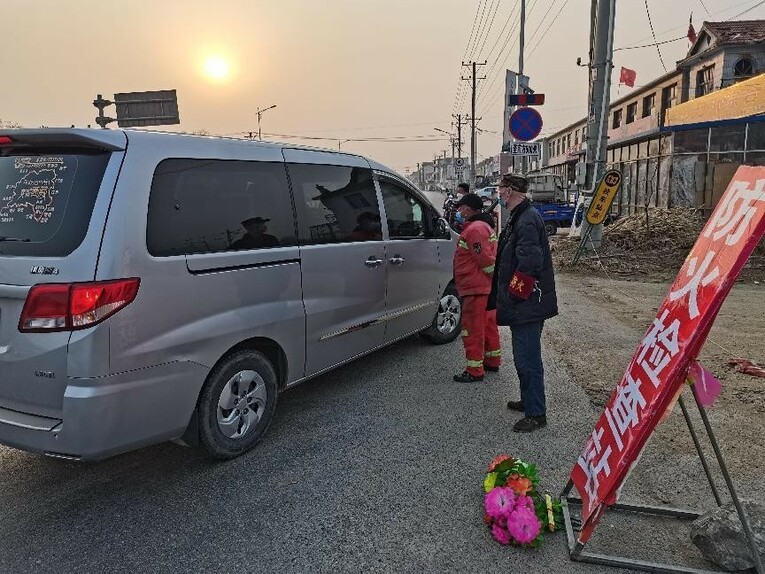 舍小家顾大家 第一书记杨新军坚守乡村第一线