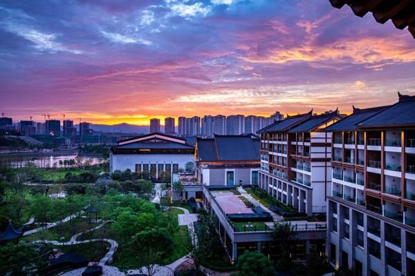 本地游热度攀升中高端酒店受青睐 华住把脉五一小长假新住宿风潮