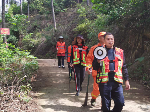 护林员余建华：守护青山的“老黄牛”_fororder_未标题-2