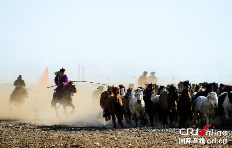 银色锡林郭勒“马背上的歌声”锡林浩特市冬季那达慕开幕