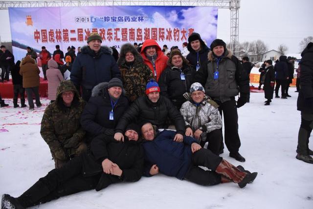 图片默认标题 图片默认标题_fororder_俄罗斯参赛队员合影2