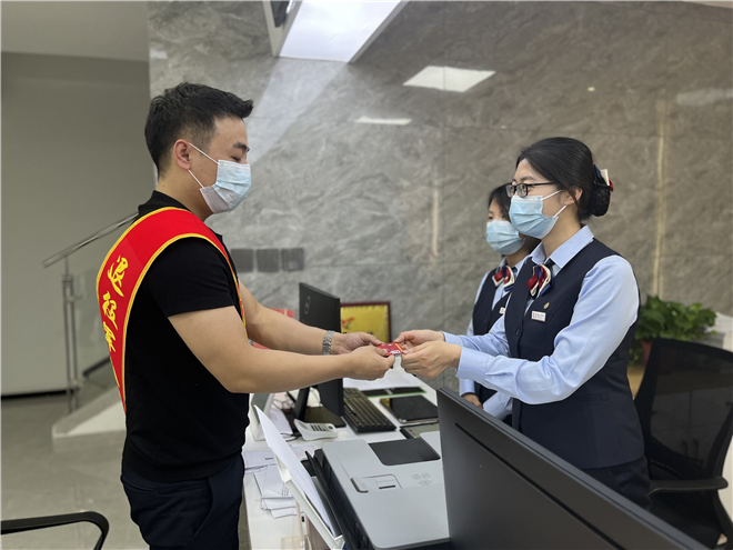 军民见“证”——太华路街道举行退役军人优待证发放启用暨“戎耀太华” 联合共建项目授牌仪式_fororder_QQ图片20220506144440_副本