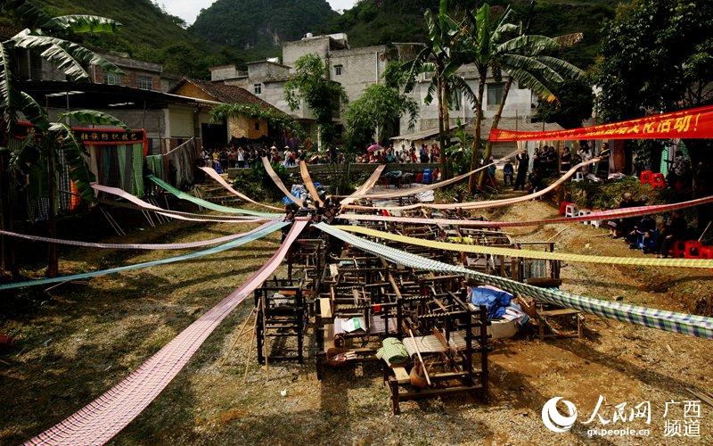 廣西德保:隘章屯37名土布織娘“紡織”幸福生活