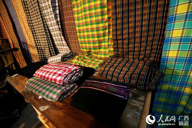 廣西德保:隘章屯37名土布織娘“紡織”幸福生活