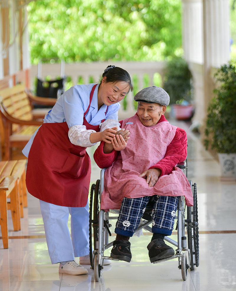 Chinese Dream & Labor Beauty | Pu Yu: Conscientious Nurse of Elderly Care Warms People's Hearts with Sincerity_fororder_1