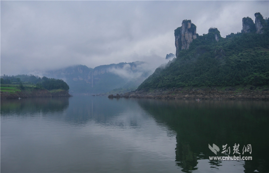 全國網媒走進清江蝴蝶崖景區的“絕美畫卷”
