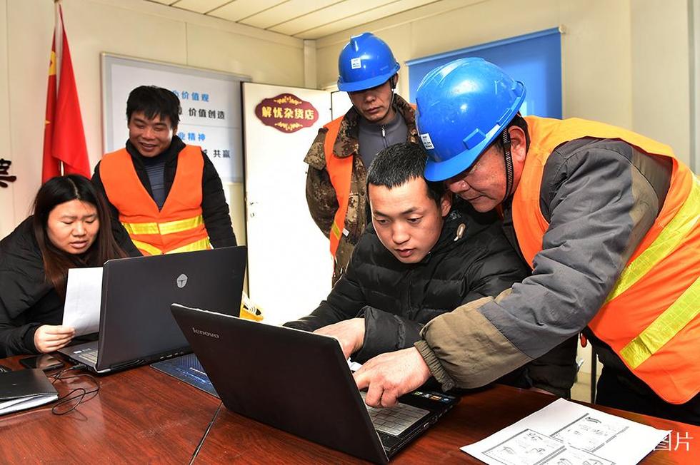 北京：工地开设“解忧杂货店” 为农民工网购返乡车票