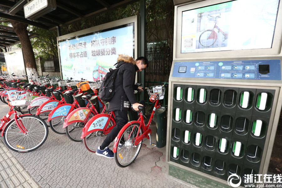 杭州公共自行車升級“智動”版 太陽能電池隨用隨取